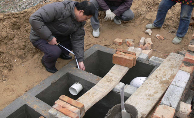 市爱卫会等相关部门对接,起草石家庄市农村三格化粪池式厕所施工