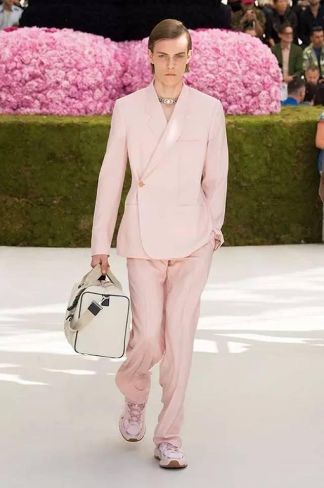 dior homme 2019春夏男装——前louis vuitton男装艺术总监kim jones