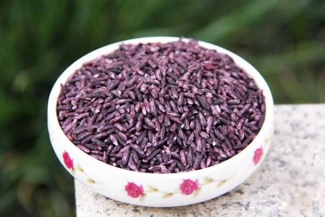 太阳转身的地方、双胞之家!一县一品公益助农,云南墨江紫米