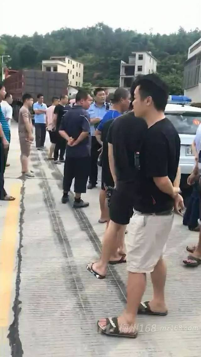 大埔桃源发生严重车祸,一男一女双双倒地!