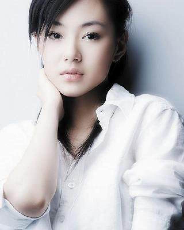 她曾是湖南卫视最美女主播,颜值超越巅峰时期的李湘和