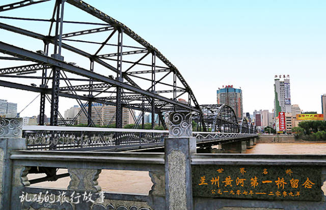 德国人承建的甘肃铁桥 无任何焊接却屹立百年不倒 至今正常通行!