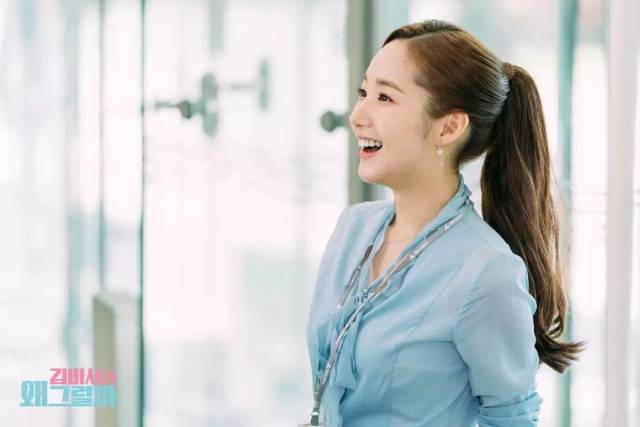 近期最好看韩剧!《金秘书》女主穿搭盘点