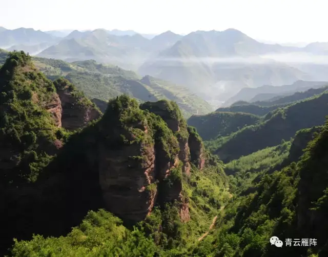 甘肃陇南西和绝妙胜境——八峰崖,奇峰列阵,如串珍珠