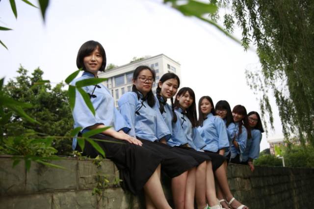 此处划重点丨毕业照拍摄的创意POSE(全)