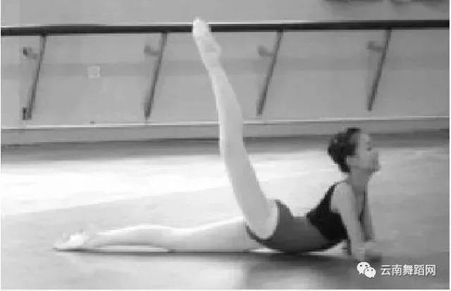 【舞蹈小课堂】大踢腿训练组合!