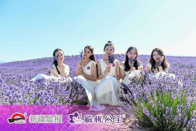 新疆"最美校花"竟然有人比迪丽热巴还美,还有一个酷似