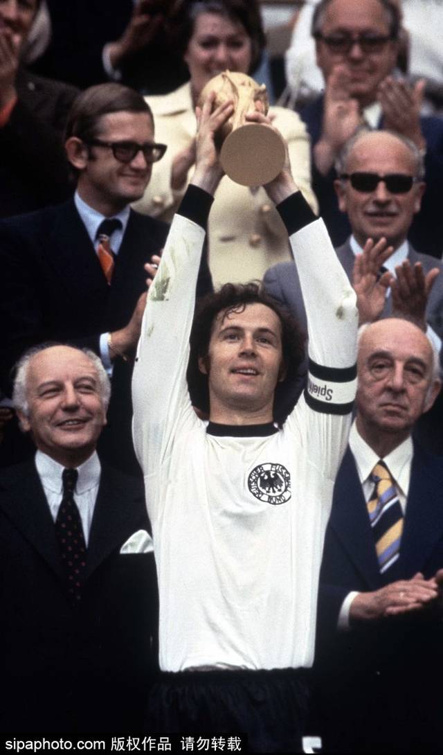 组图:俄罗斯平小组赛东道主进球纪录 3战进8球