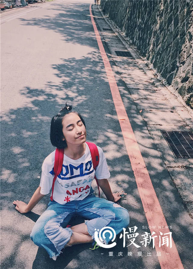 她是重庆中考最高分,爱好播音主持,理想是留学