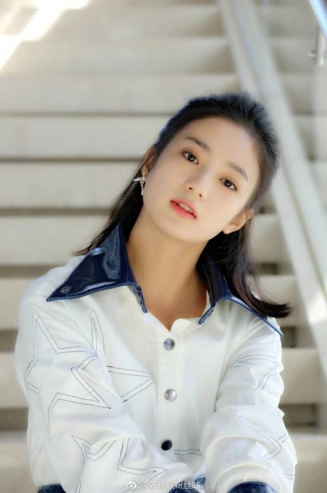 热巴之后这个96年的小姑娘也被她捧红!这张森女脸竟比同期女星都清纯.
