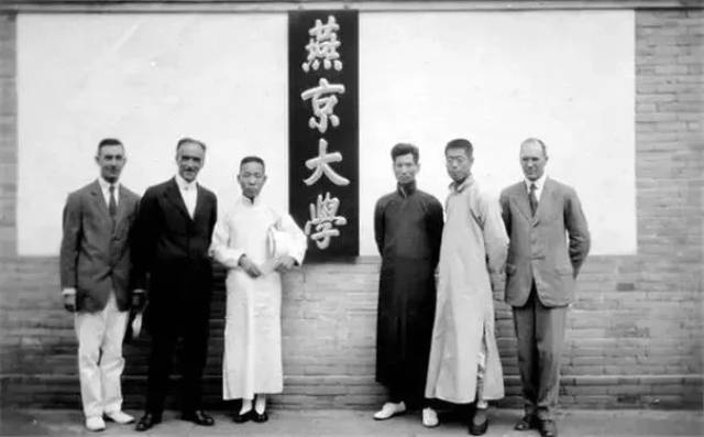 燕京大学创始人,传教士的儿子司徒雷登:”那当跑的路他已经跑尽了