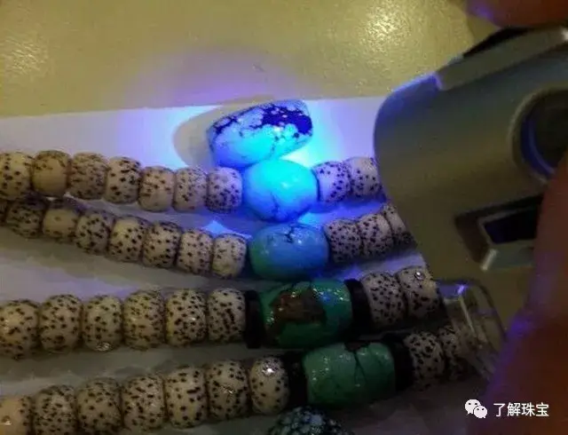 小心!这种绿松石造假手段,连紫光灯都拿它没辙.