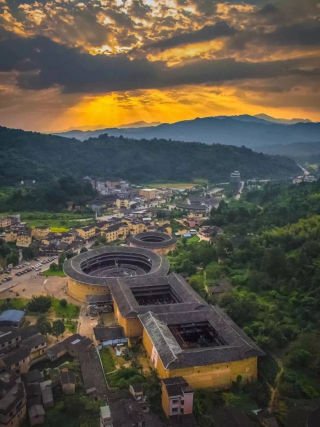 628带你深度游永定土楼/体验闽西婚俗/夜宿土楼王子酒店.五星之旅!
