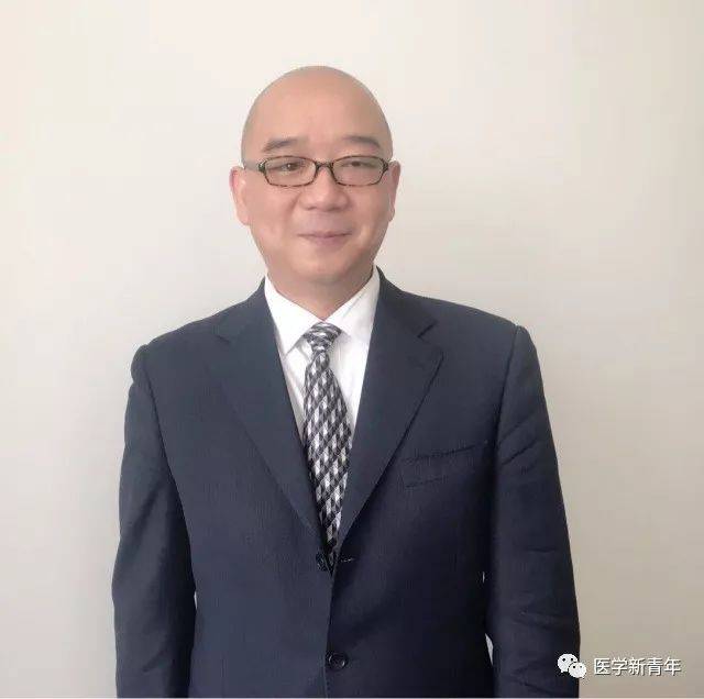 华西医科大学医学硕士,北京陈志华律师事务所主任; 中华全国律师协会