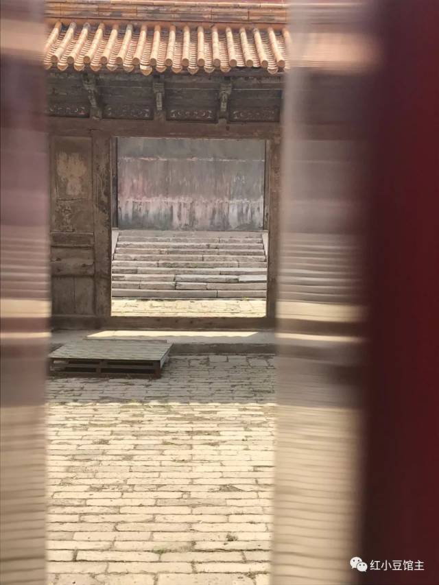我在故宫扒门缝