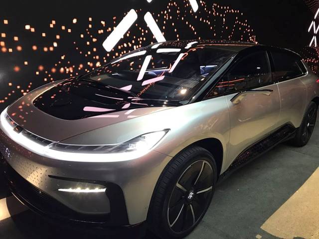 贾跃亭这是跟地产大佬杠上了吗?