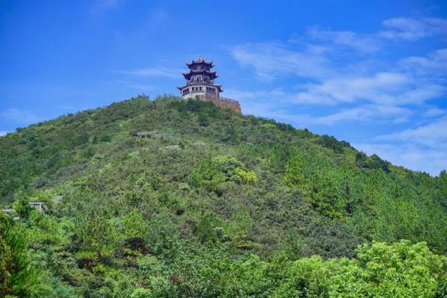 西山缥缈峰头望太湖,潇洒天地间