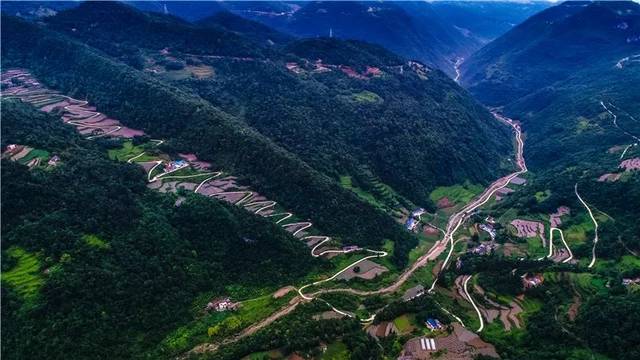 唐传义 绿葱坡刘家荒村美景图