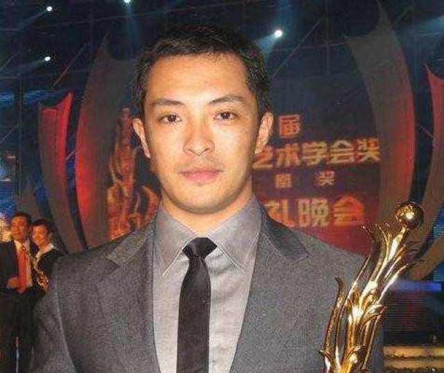 大一时出道走红 裸婚嫁给穷演员退出娱乐圈 今丈夫已拿4个影帝