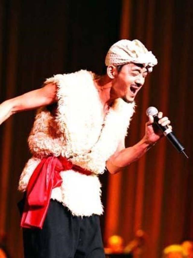 利用农民歌手的身份红遍大江南北,本质是个骗子,现在沦落至此