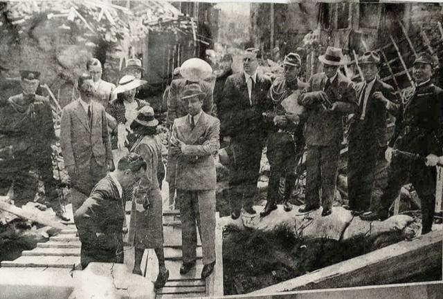 二战老照片,1938年意大利使节访团问上海,一路上都是日本人陪同