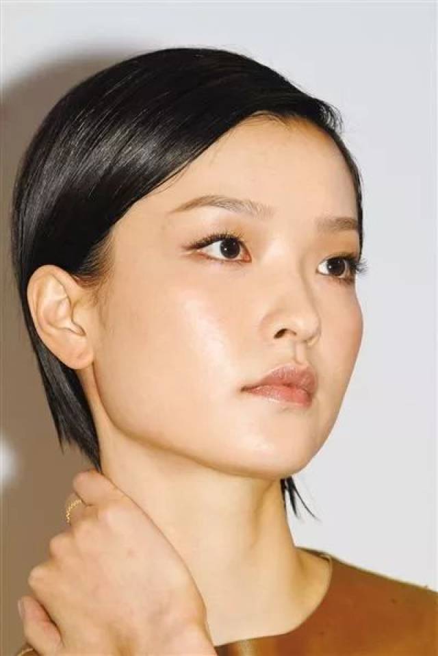 你说高级有人说丑 | 这个高级脸模特引发审美大战