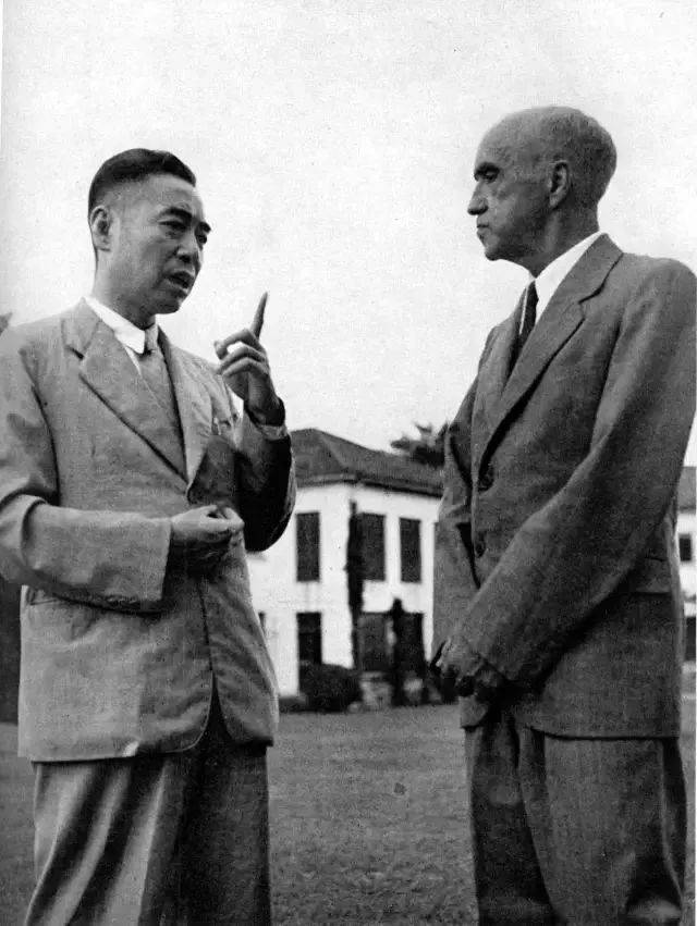 燕京大学创始人,传教士的儿子司徒雷登:”那当跑的路他已经跑尽了