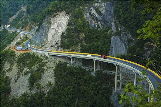 谭春魁 巴野公路大湾高架桥