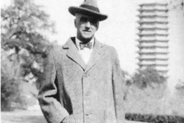 燕京大学创始人,传教士的儿子司徒雷登:”那当跑的路他已经跑尽了