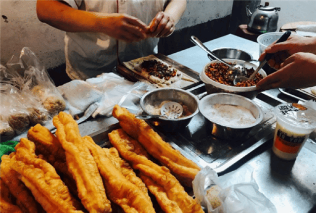 走街串巷丨在早餐之都武汉本地人最喜欢的早饭居然是它!