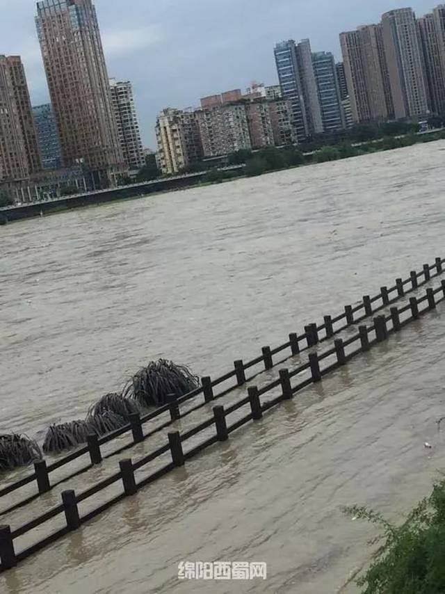 【视频直击】绵阳三江半岛玻璃栈道被冲垮,绵阳境内这些地方出现