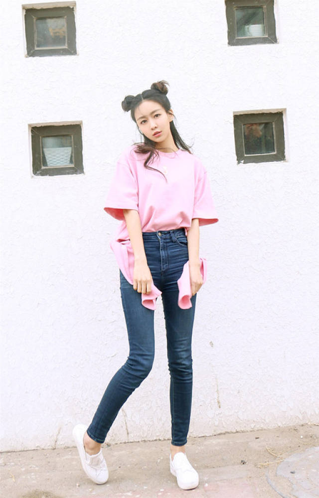 杨安琪夏日随拍曝光 俏皮闹海头少女感溢屏