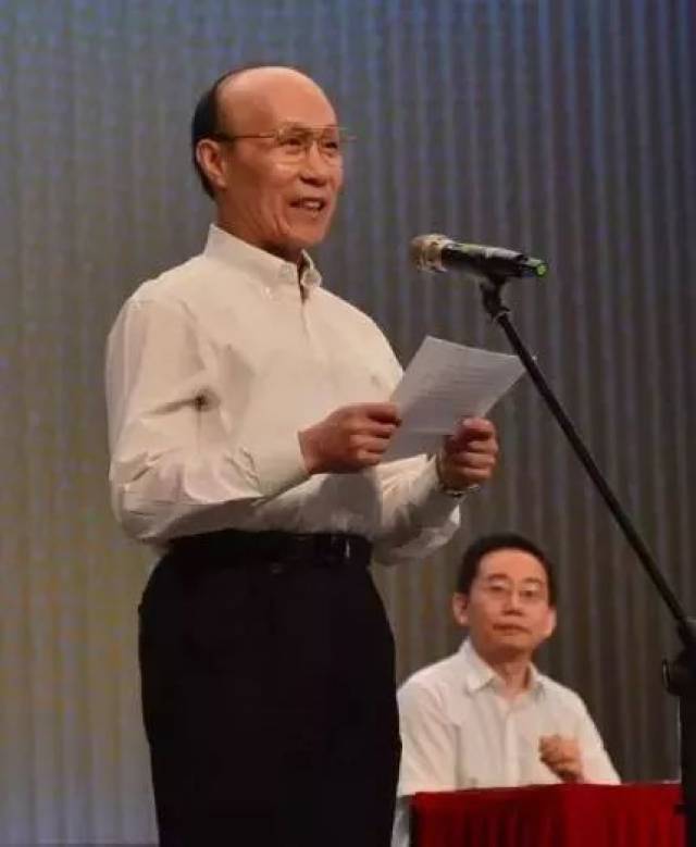 北京京剧院艺术家叶金援先生代表院外艺术家讲话.图片