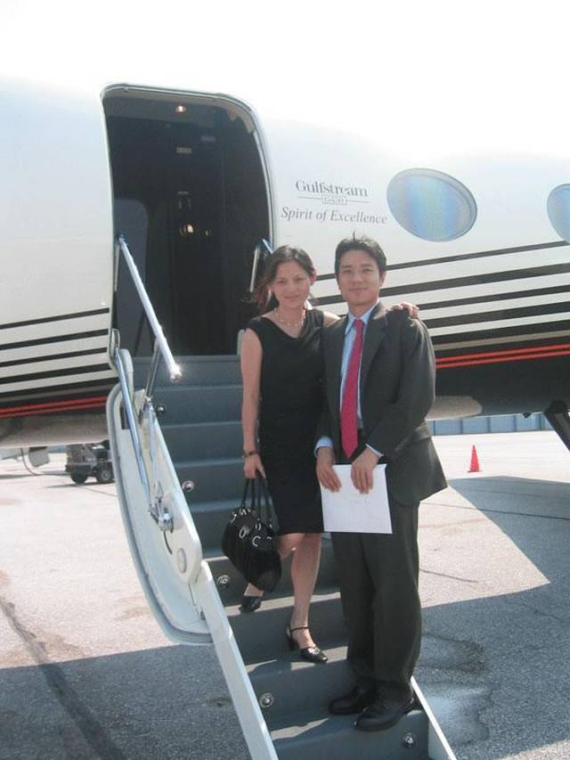 李彦宏妻子央视秀恩爱:二人相恋仨月结婚,让李彦宏说我爱你