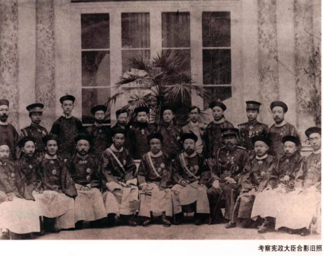 材料一:1905年10月.清政府派载泽.端方.