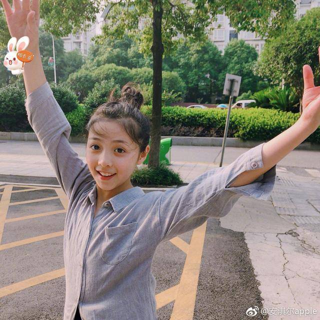 小苹果安淇尔长大了,五官立体鼻梁高:和张柏芝