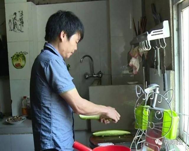 黄海雄:四年如一日精心护理母亲的好孝子