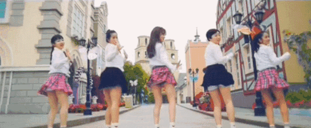 妹纸们要穿什么?当然是连衣裙!半身裙!超短裙!