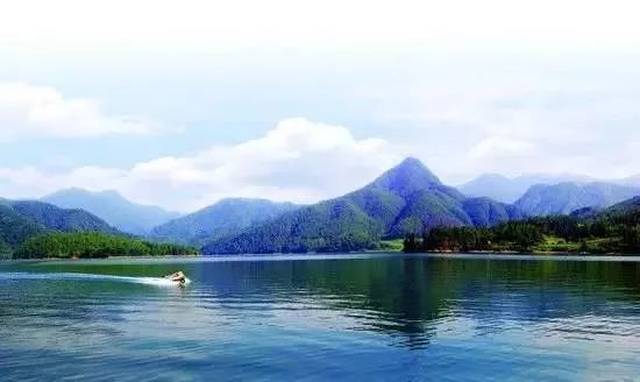 清流九龙湖是难得的一处避暑消夏佳地,进入景区给人以回归大自然的