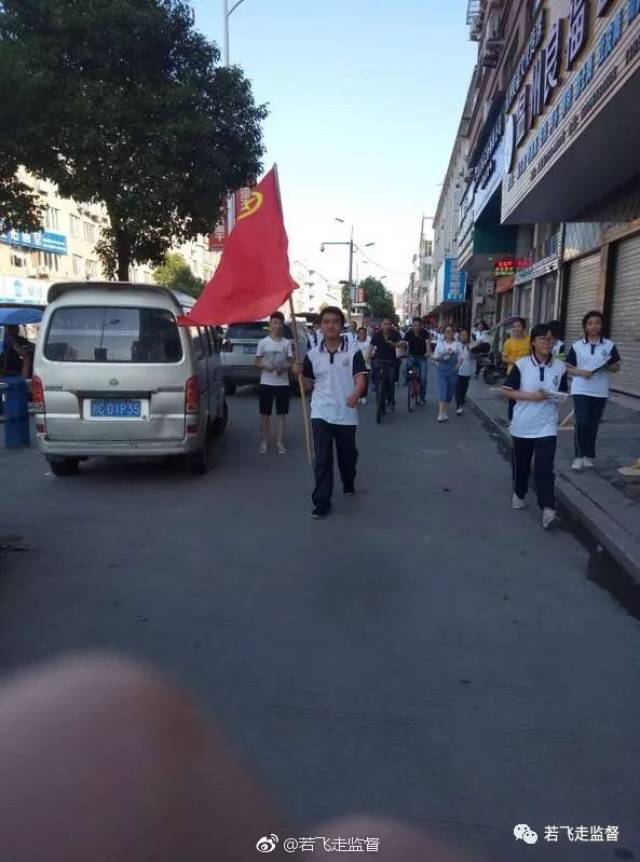 龙港五中学生昨天出动了