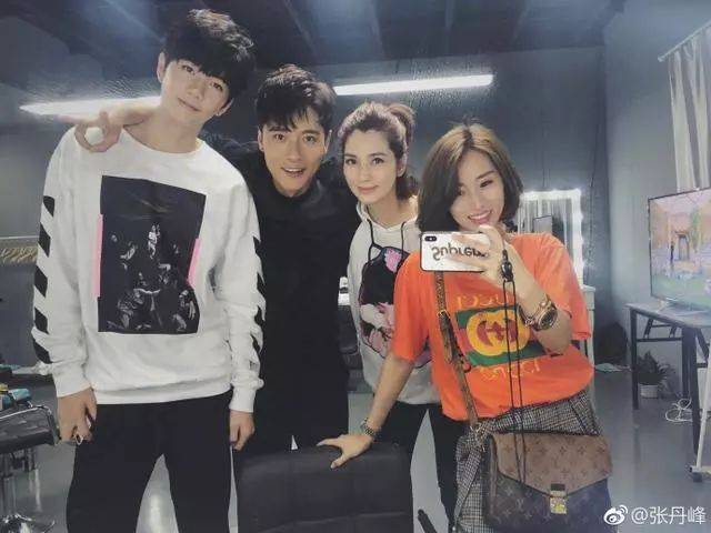 张丹峰带儿子录综艺,一家三口同框幸福,父子俩穿亲子鞋超级有爱