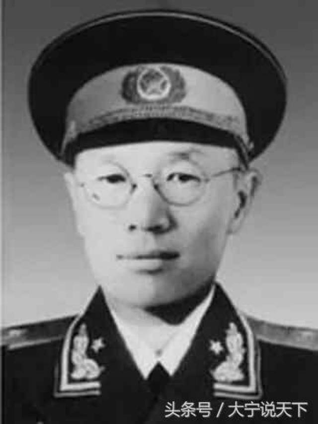 1925年,考入东北讲武堂第九期学习,后来一直在张学良东北军,任上校