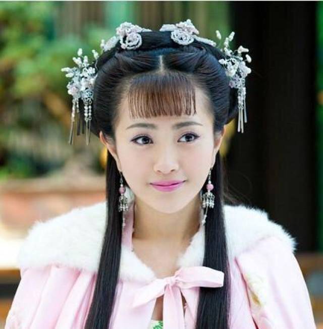 林峰,叶璇,陈怡蓉主演的《紫钗奇缘》中饰演长安三花魁之一,邀月居图片