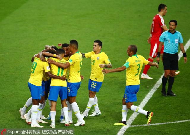 组图:巴西小组赛成功突围 五星队历届战绩回顾