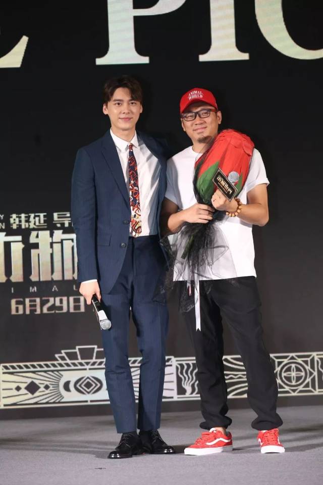 《动物世界》首映礼李易峰献花"周冬雨?韩延现场大胆表白可还行!