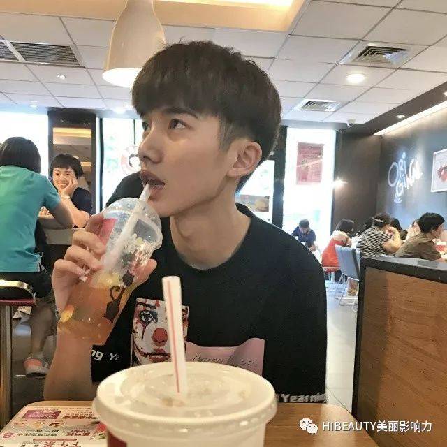 校草|没有人会喜欢孤独,不过是不喜欢失望