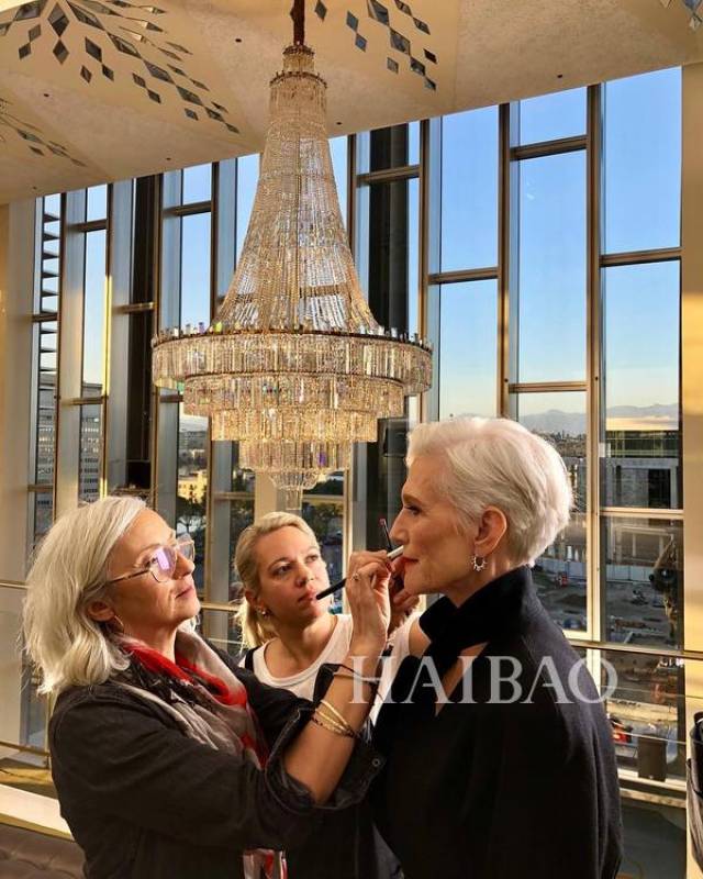 超模奶奶梅耶·马斯克 (maye musk)