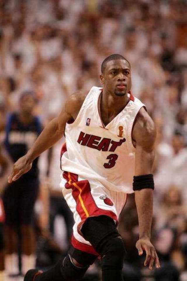 巅峰韦德和哈登谁的实力更强,对比结果有点尴