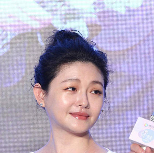 大s晒自拍皮肤水嫩像少女,但未p图脸却似发面馒头