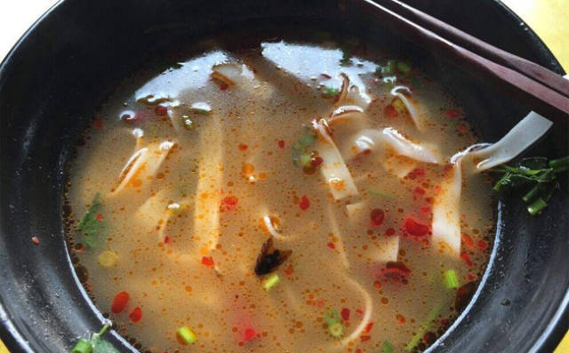饭店吃出苍蝇,头发等异物可要求10倍赔偿,很多人却不想在饭店找事?